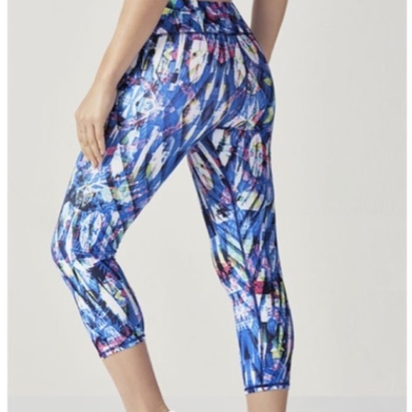 Fabletics Salar Printed PowerHold Capri Leggings - Picture 3 of 7
